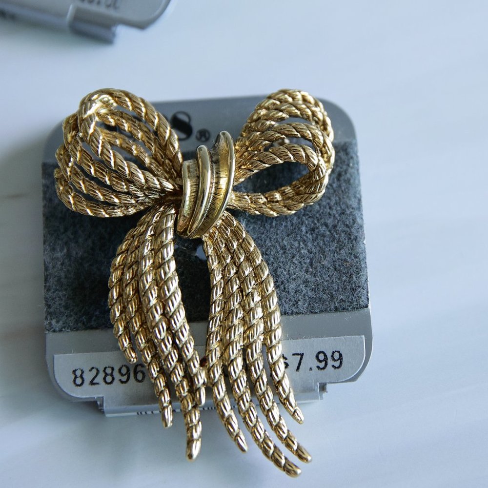 Vintage 1928 two ribbon brooch Gold tone Glass pearls - Picture 2 of 5